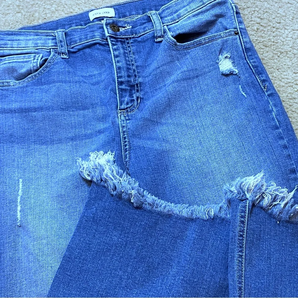 Sneak Peak Jeans - Picture 4 of 7